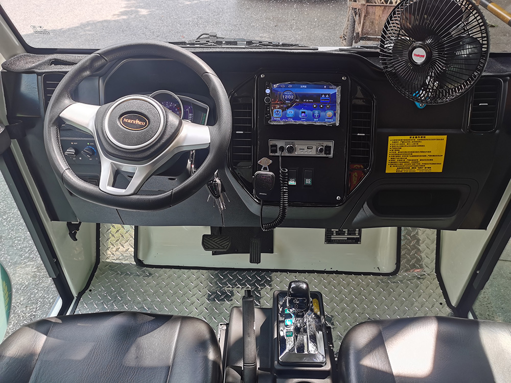 觀沙嶺小皮卡內(nèi)飾.jpg 觀沙嶺小皮卡內(nèi)飾.jpg